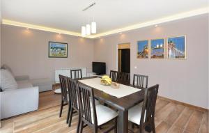 Beautiful Apartment In Srinjine With Wifi 
