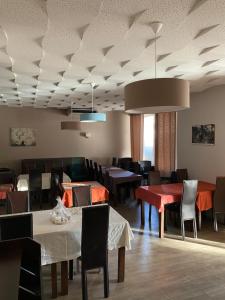Hotels HOTEL LES MARRONNIERS : photos des chambres