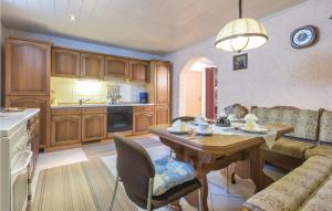 3 Bedroom Awesome Apartment In Pavicini 