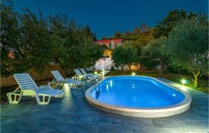 Four-Bedroom Holiday Home Kucice With A Fireplace 09