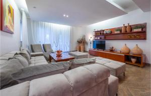 3 Bedroom Awesome Apartment In Pula 