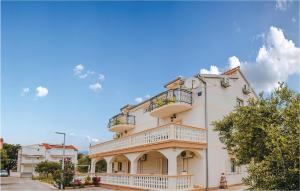 Awesome Apartment In Vodice With Kitchen 