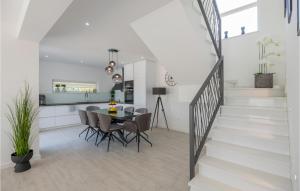 Stunning Home In Donji Prolozac 