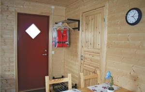 2 Bedroom Cozy Apartment In Sandstad