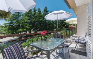 2 Bedroom Nice Apartment In Porec 