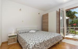 2 Bedroom Nice Apartment In Porec 