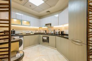Stunning 3BR Apartment in Bayz Tower, Business Bay by Deluxe Holiday Homes