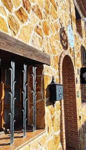 GREDOS RURALRUT cerca del CASTAÑAR de El Tiemblo, Reserva Natural VALLE DE IRUELAS, alojamiento acogedor con cabina hidromasaje, chimenea eléctrica, calefacción, wifi, cocina