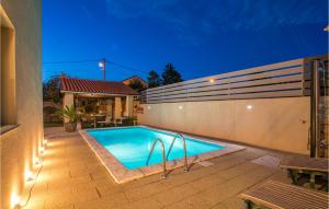 2 Bedroom Cozy Home In Kras