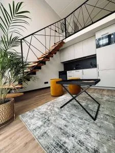 Sunny loft 24x7 x free parking x close to old town by H&H - Вильнюс