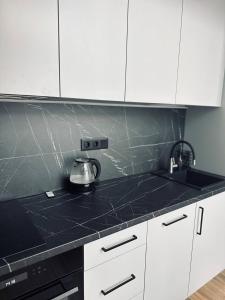 Sunny loft 24x7 x free parking x close to old town by H&H