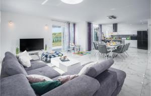 3 Bedroom Gorgeous Home In Pula