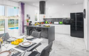 3 Bedroom Gorgeous Home In Pula