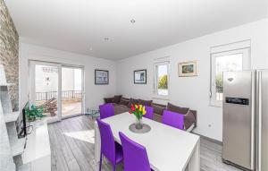3 Bedroom Stunning Apartment In Mavarstica 