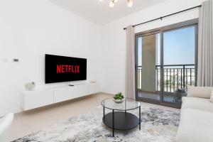 UrbanHomes - Exceptional 2 Bedroom Apt in A Family Friendly Neighborhood
