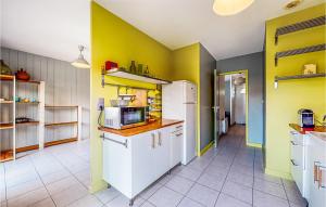 Maisons de vacances Beautiful Home In Royan With Wifi : photos des chambres