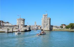 Maisons de vacances Gorgeous Home In Meschers-Sur-Gironde : photos des chambres