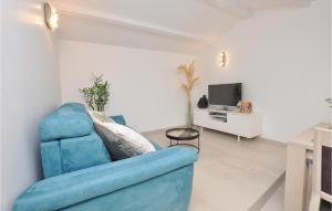 Beach Front Home In Cavalaire-Sur-Mer With Wifi