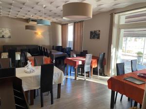 Hotels HOTEL LES MARRONNIERS : photos des chambres