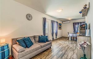 2 Bedroom Amazing Apartment In Potomje