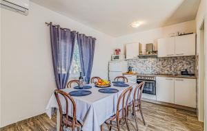 2 Bedroom Amazing Apartment In Potomje