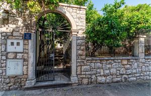 Three-Bedroom Holiday Home In Vela Luka
