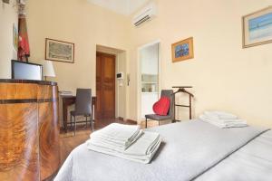 Small Studio, Donatello, next to the Duomo of Florence