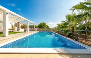 Stunning Apartment In Vir With Wifi