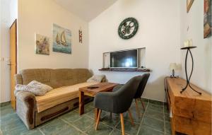 Stunning Apartment In Vir With Wifi