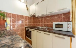 Stunning Apartment In Vir With Wifi