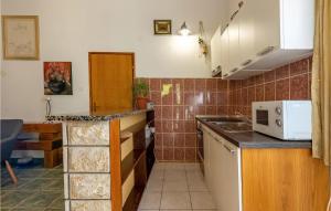 Stunning Apartment In Vir With Wifi