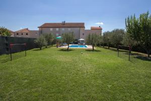 Villa Sara Family Villa with Pool and Jacuzzi Imotski Makarska Region
