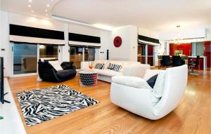 Gorgeous Home In Rovinjsko Selo 