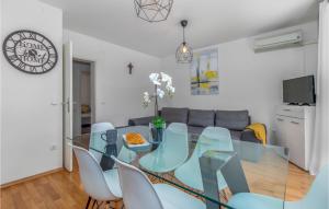 2 Bedroom Lovely Apartment In Dramalj 