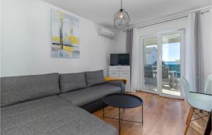 2 Bedroom Lovely Apartment In Dramalj 