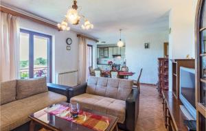 Three-Bedroom Apartment In Vodnjan