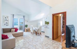 Beautiful Apartment In Povljana