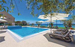 Beautiful Apartment In Povljana 