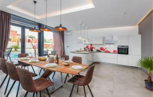 Stunning Home In Liznjan With Wifi