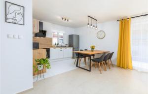 Lovely Home In Valbandon With Wifi