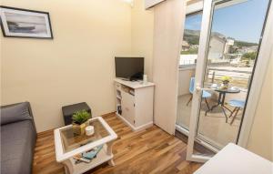 1 Bedroom Lovely Apartment In Podstrana 