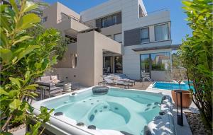 Stunning Home In Makarska With Sauna 