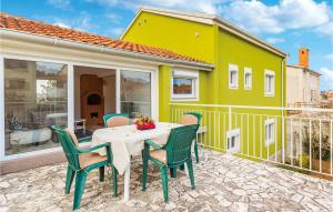 5 Bedroom Awesome Home In Pula