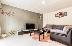5 Bedroom Cozy Home In Pula 