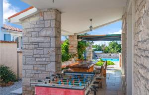 Four-Bedroom Holiday Home In Golubovo