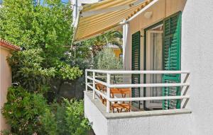 Cozy Apartment In Rabac With Kitchen