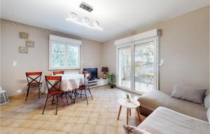 Maisons de vacances Lovely Home In Saint-Maurice-Sur-Eygu : photos des chambres