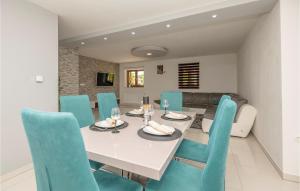 Nice Home In Vinjani Donji