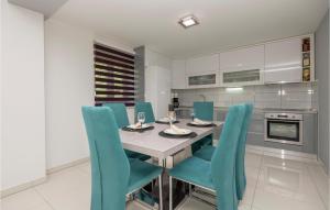 Nice Home In Vinjani Donji