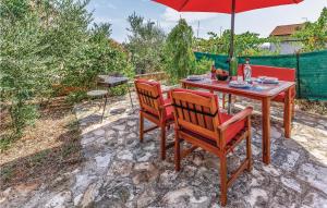 Awesome Apartment In Vinkuran With Wifi